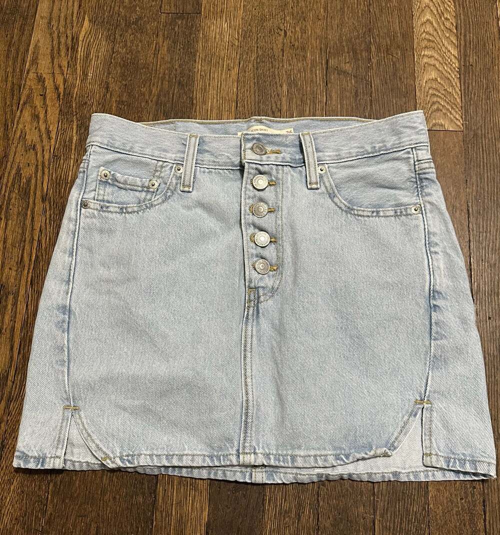 Levi's Twisted Icon Denim Mini Skirt in Light Wash, Size 26